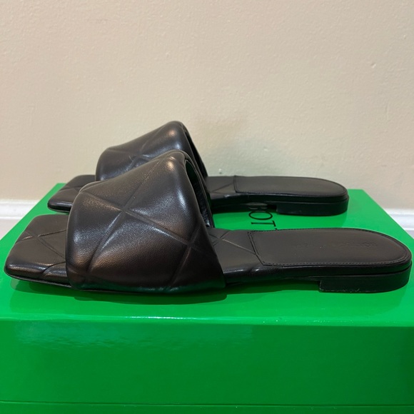 AUTHENTIC Bottega Veneta Rubber Lido Sandals 38.5 - Picture 4 of 9